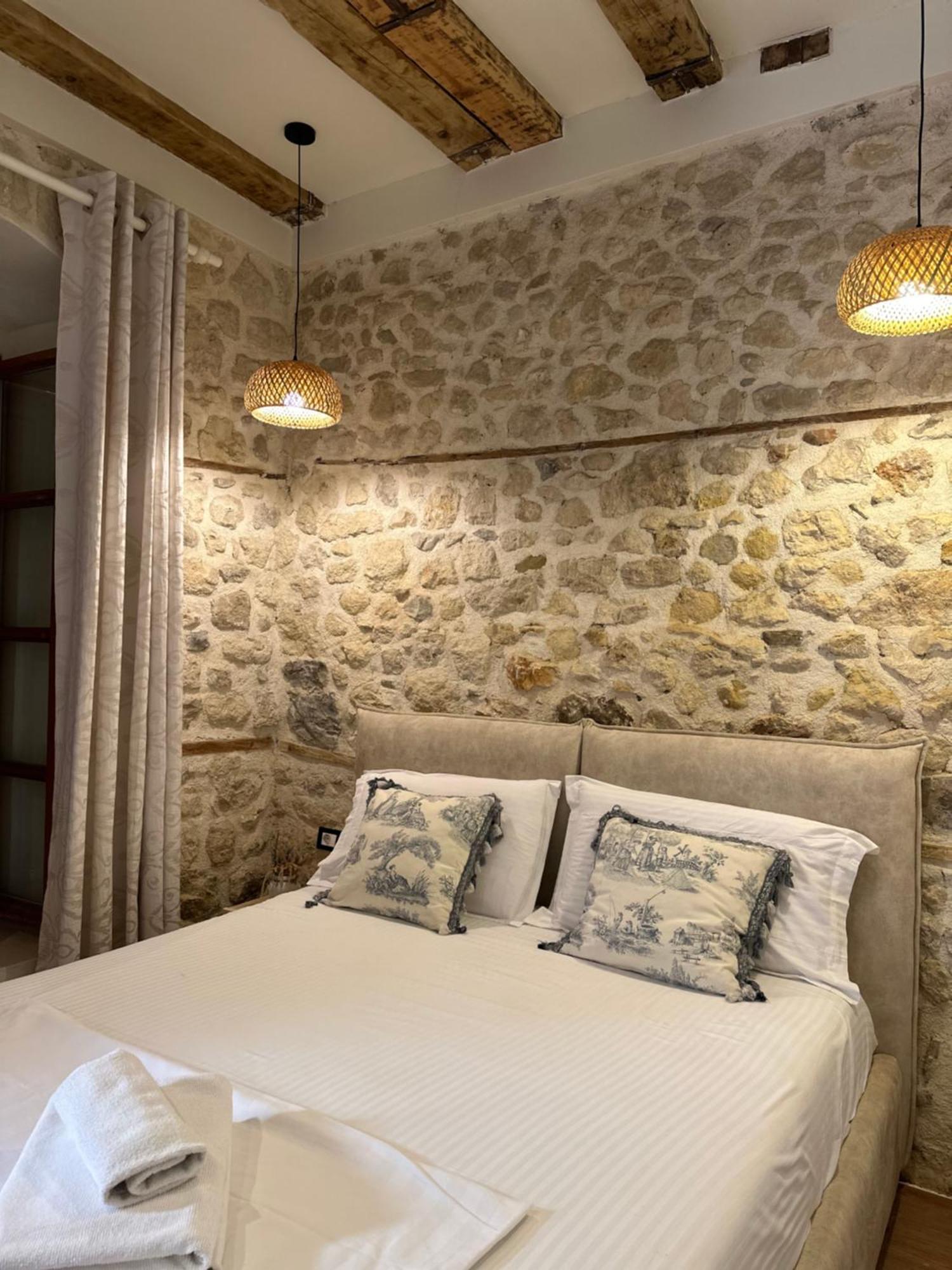 Bohemian Boutique Suites Vlorë エクステリア 写真